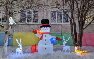 "ЦАРСТВО СНЕГОВИКОВ" В НОВОГОДНЕМ "ЛЕСКЕ" "ЦАРСТВО СНЕГОВИКОВ" В НОВОГОДНЕМ "ЛЕСКЕ".